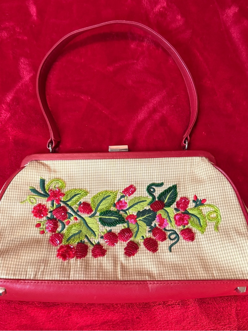 Cynthia Hart Vintage Style Beaded Berry Shoulder Bag Red Cottage Core Kisslock